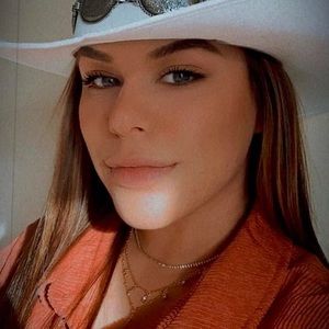 Meet your Posher, Isabella